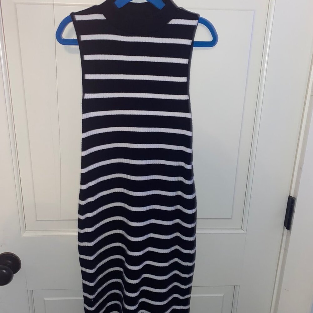 Old Navy Striped Ribbed Midi Dress – XS – Classic & Chic!